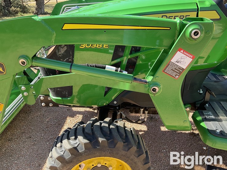 2022-john-deere-3038e-image-17