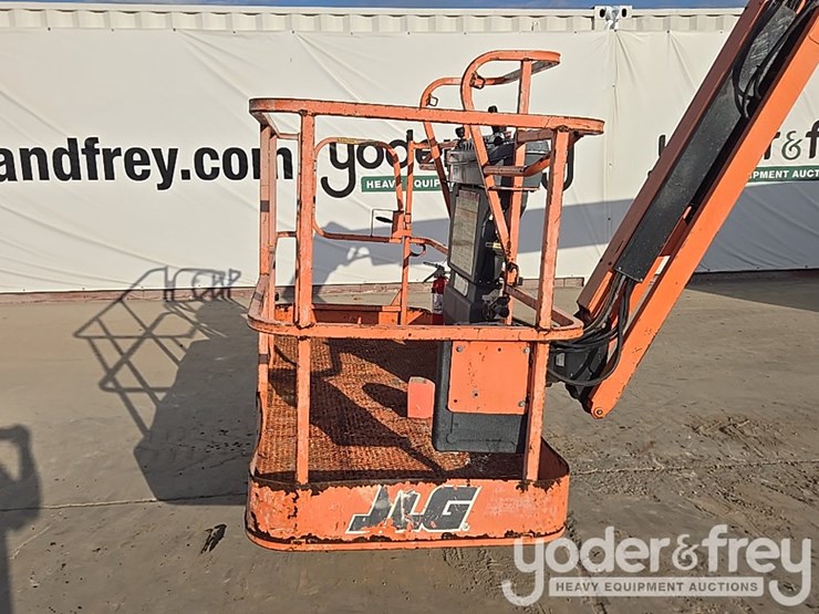 2014-jlg-800aj-image-10