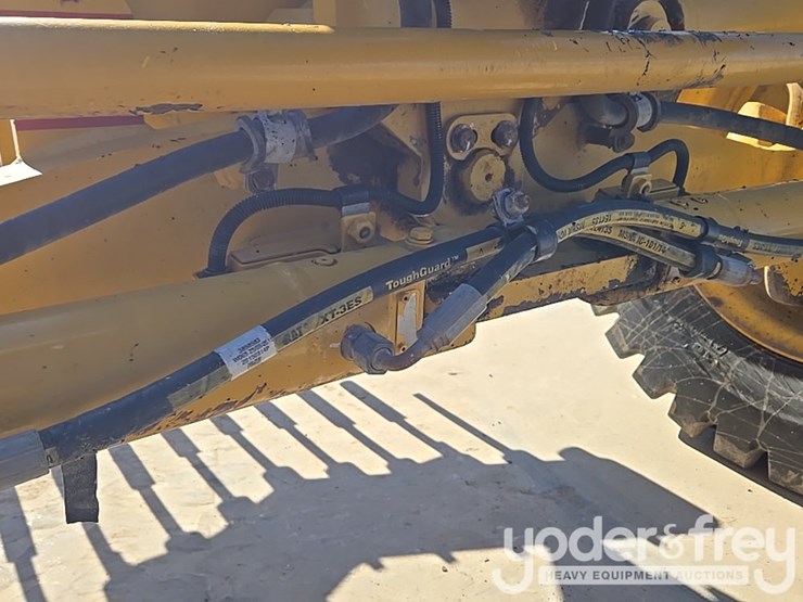 2016-caterpillar-120m2-image-73