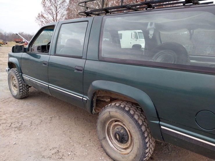 chevrolet-suburban-image-7