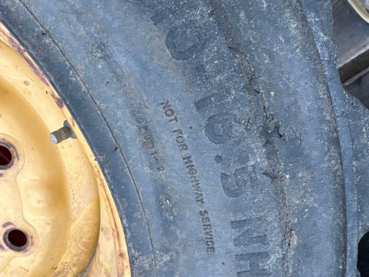 (4)-titan-hd-2000-10-16.5-nhs-tractor-tires-&-rims-image-3