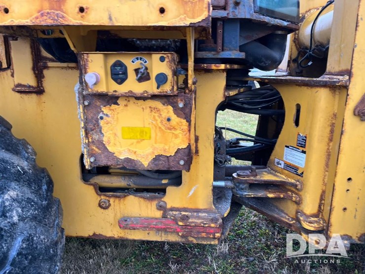 2017-deere-624k-image-29