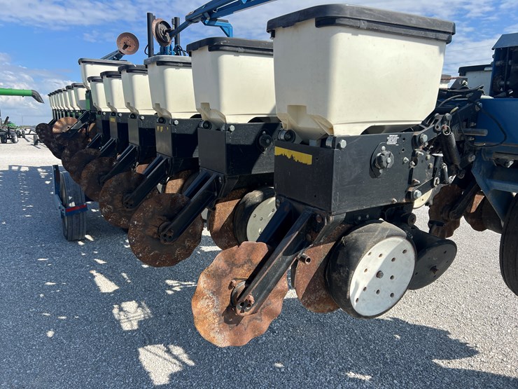 2002-kinze-3600-image-12