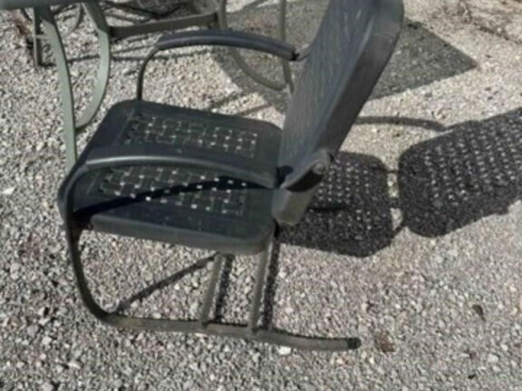 2-x-vintage-metal-chairs-&-outdoor-table-image-3