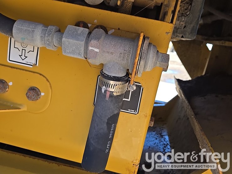 2016-caterpillar-120m2-image-96