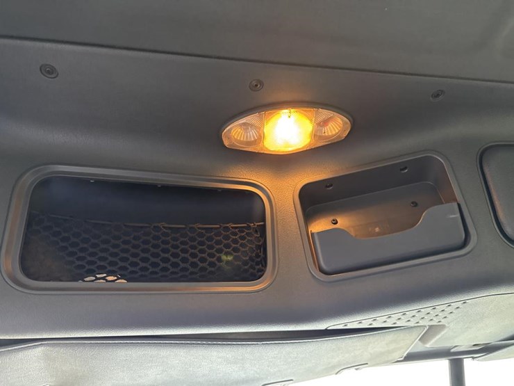 #1481-•-2015-freightliner-cascadia-day-cab-truck-tractor-image-42