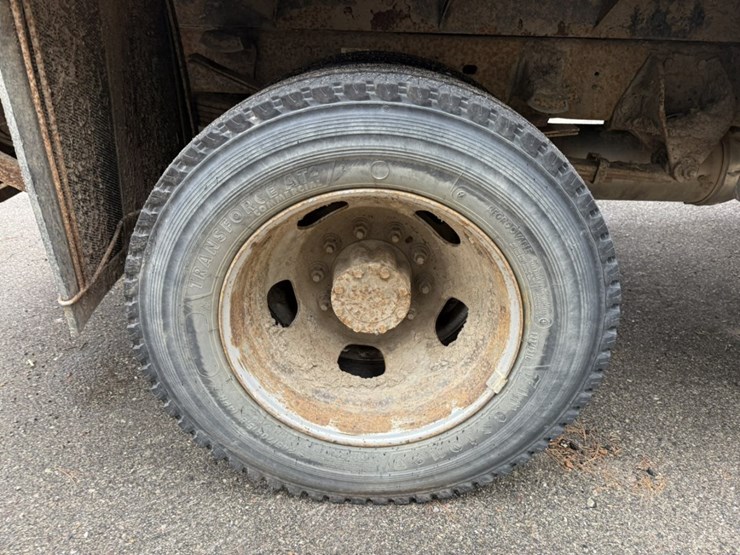 #1837-•-2011-ram-5500-4x4-flatbed-truck-image-50