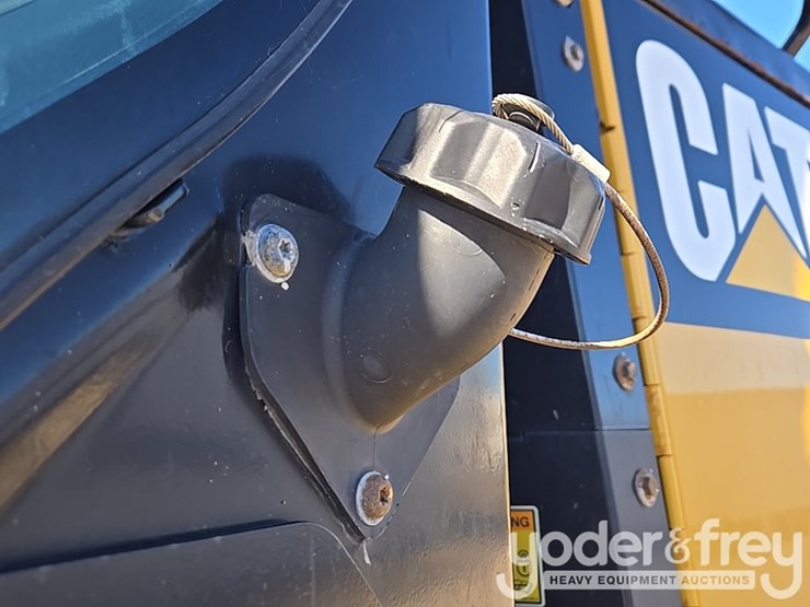 2016-caterpillar-120m2-image-133