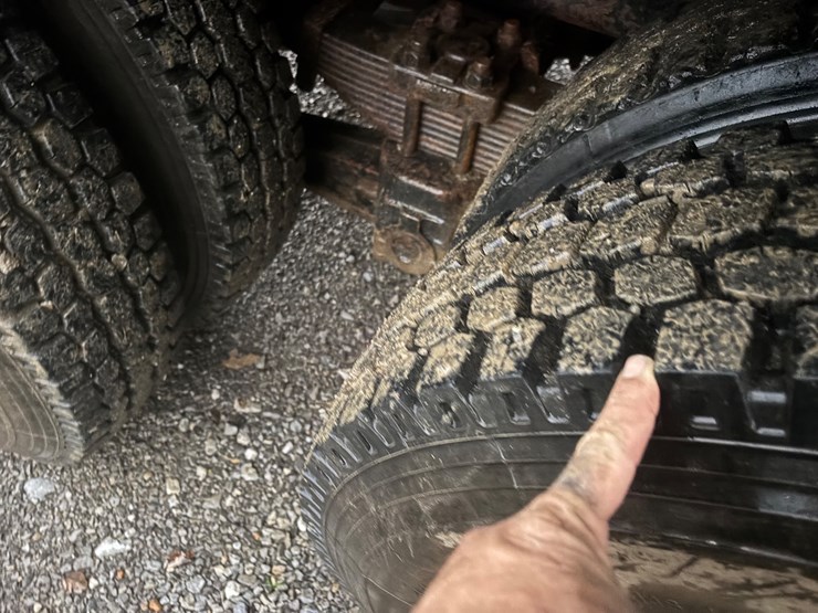 #1402-•-2007-freightliner-image-4