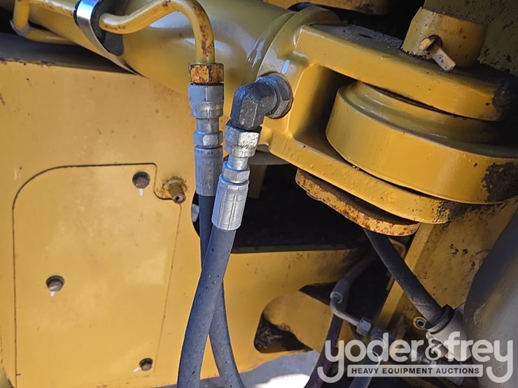 2016-caterpillar-120m2-image-107