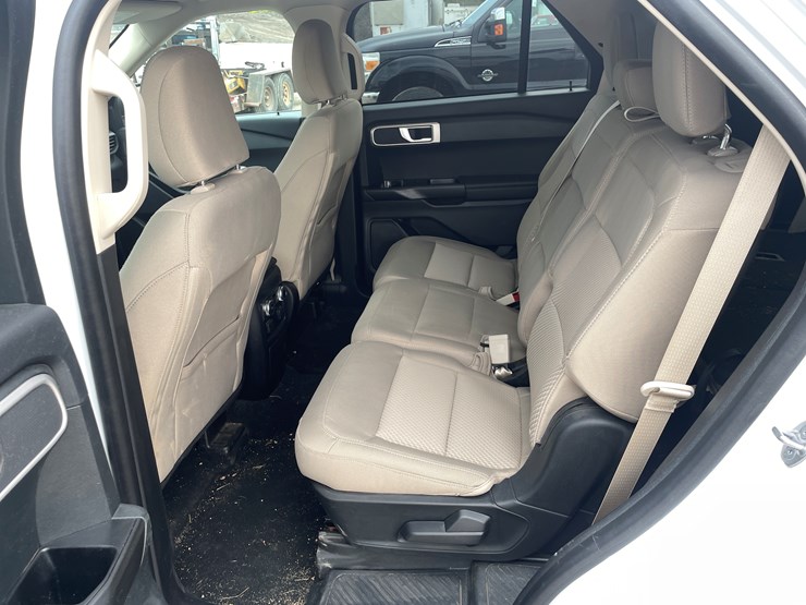 2021-ford-explorer-image-22