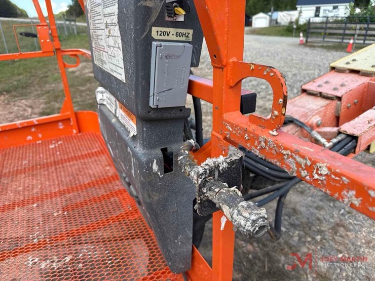 2015-jlg-600s-image-11