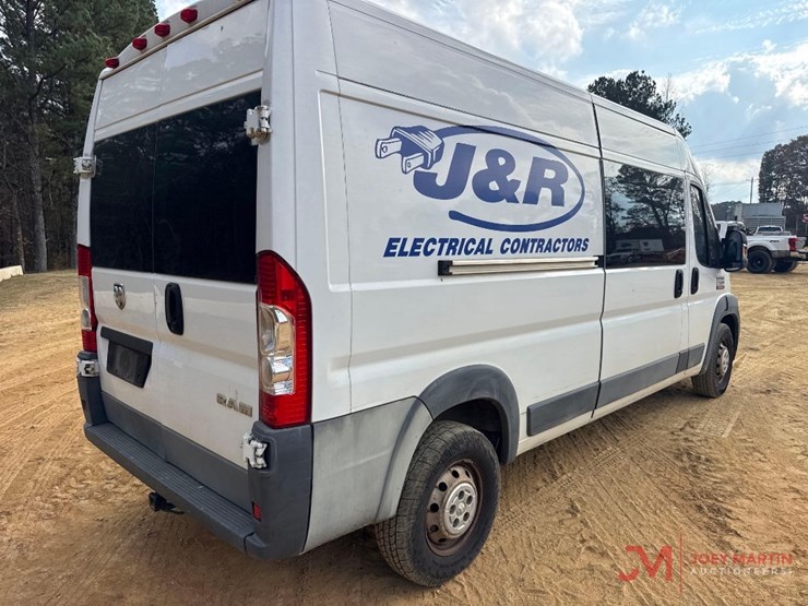 2014-dodge-2500-image-2