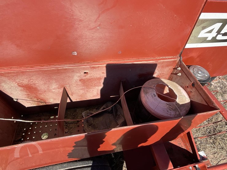 2001-hesston-4590-image-16