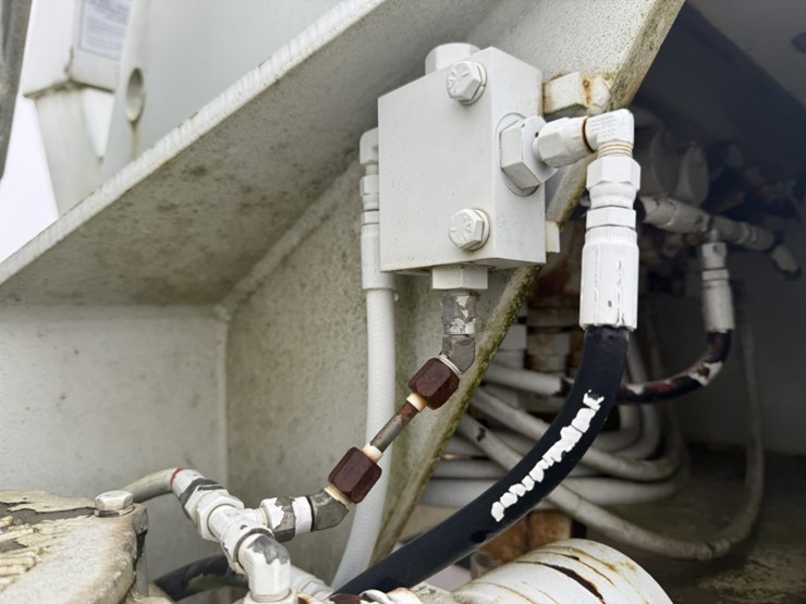 2006-international-7300-image-51