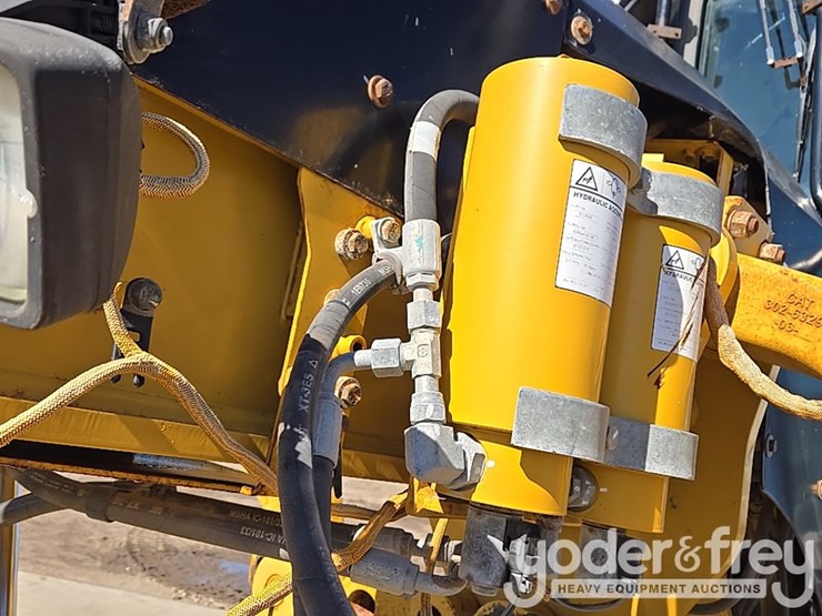 2016-caterpillar-120m2-image-65