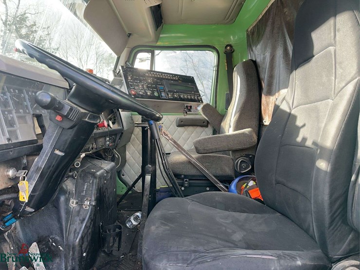 1999-international-2574-image-22