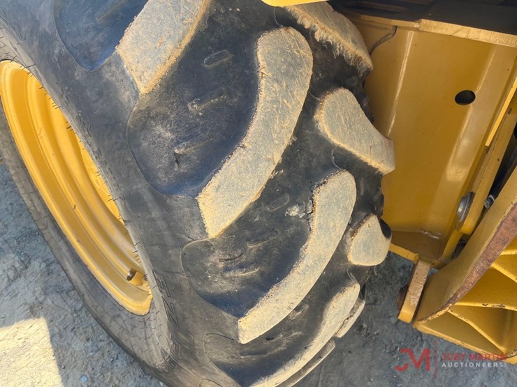 2017-caterpillar-420f-it-image-10