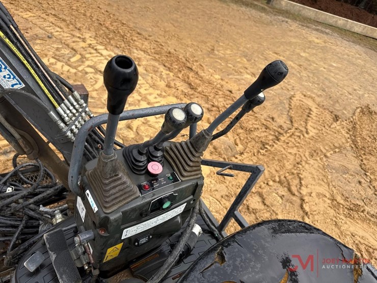 2015-ihi-9vxe-electric-mini-excavator-with-drive-on-rack-image-13