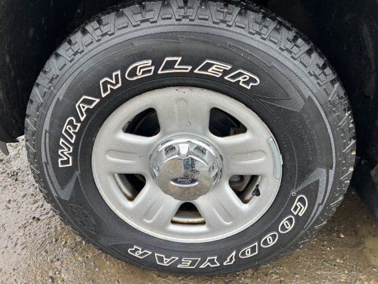 2003-ford-explorer-xlt-image-14