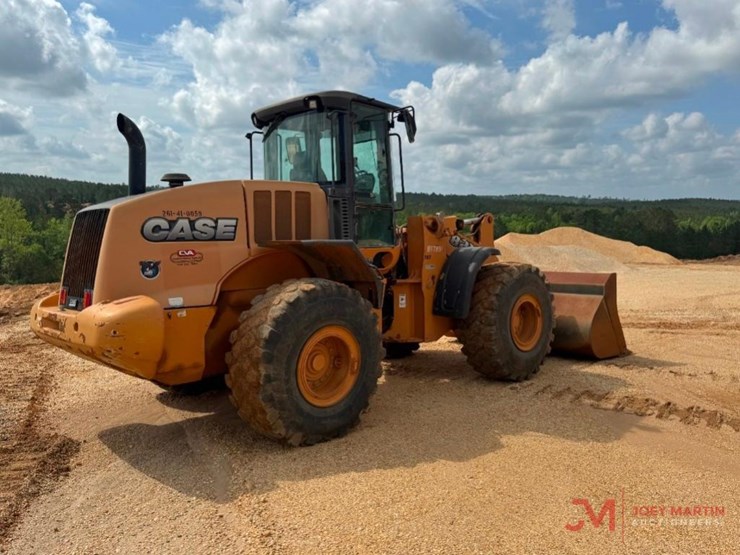 2012-case-821f-image-3