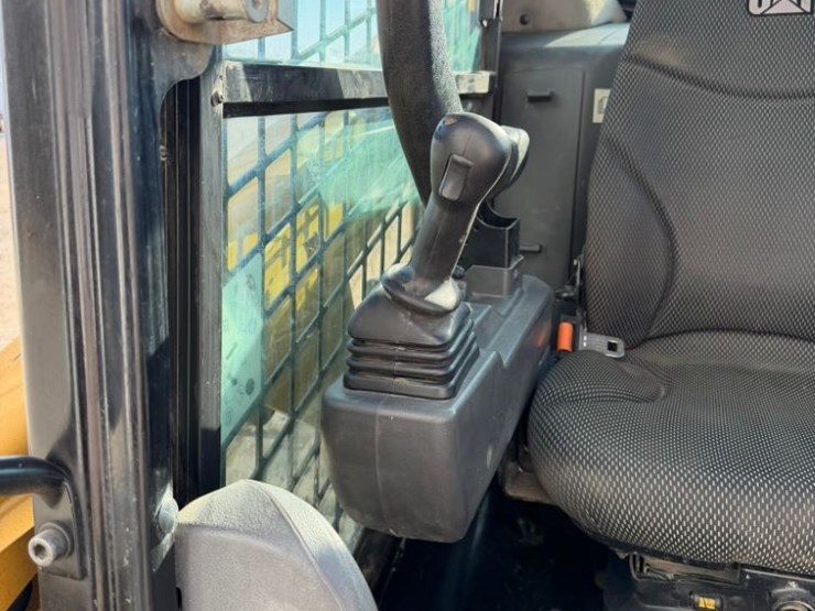 2022-caterpillar-279d3-image-53