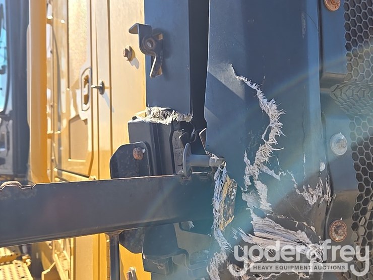 2016-caterpillar-120m2-image-123