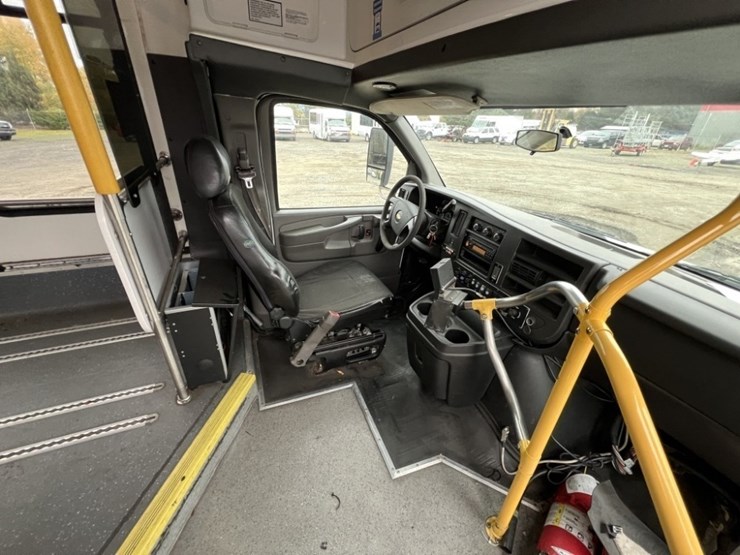 2014-chevrolet-express-paratransit-bus-image-20