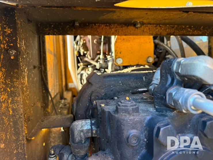 2012-oxbo-8435-image-32