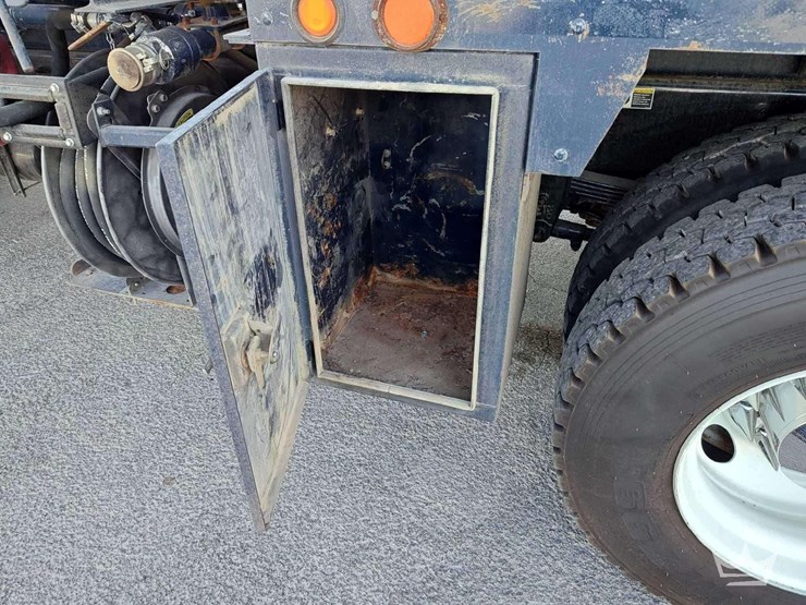 2016-peterbilt-337-image-48