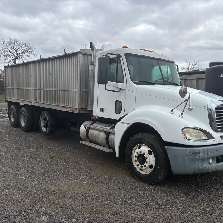 #1402 • 2007 Freightliner