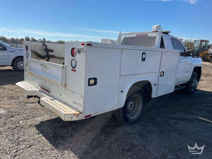 2015-chevrolet-3500hd-image-4