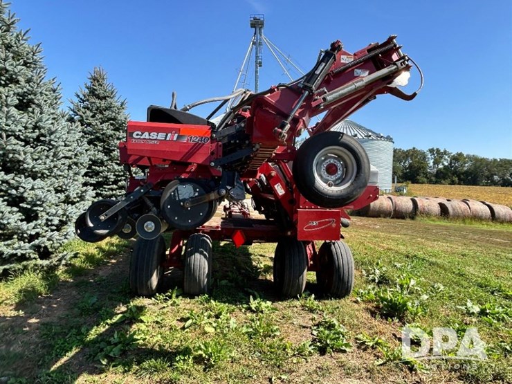 2012-case-ih-1240-image-9