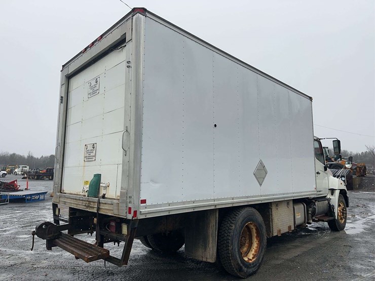 2012-hino-268-image-5