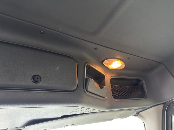 #1481-•-2015-freightliner-cascadia-day-cab-truck-tractor-image-43