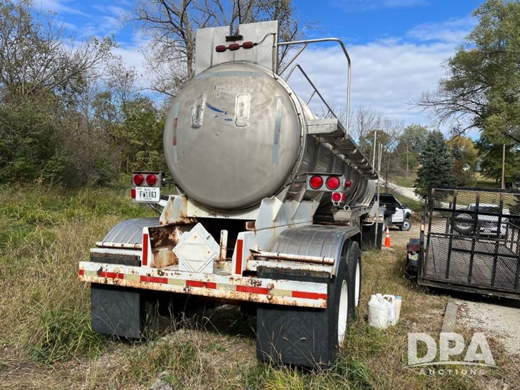 1982-heil-trailer-image-10