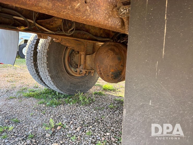 2005-freightliner-business-class-lp-bobtail-truck-(dr12590-unit-6501)-image-52