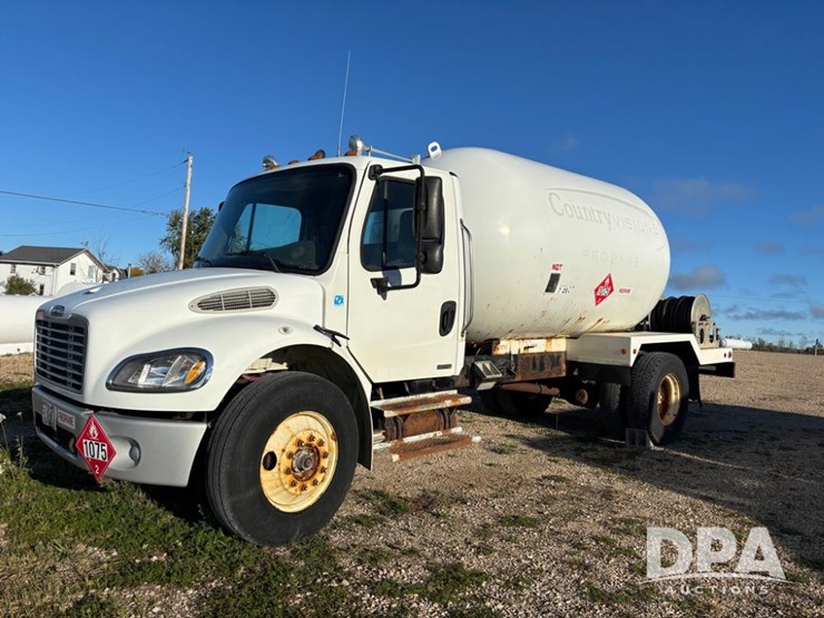 2005-freightliner-business-class-lp-bobtail-truck-(dr12590-unit-6501)-image-1
