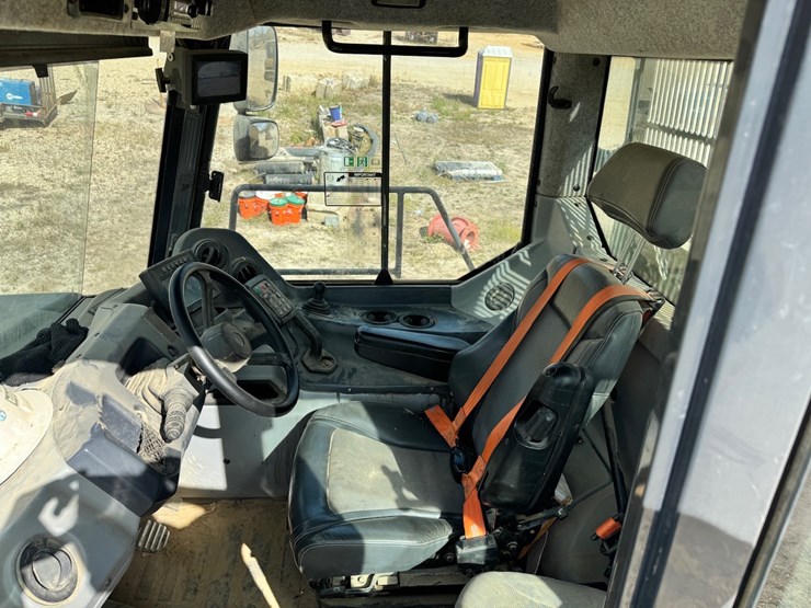 2022-deere-410e-image-13