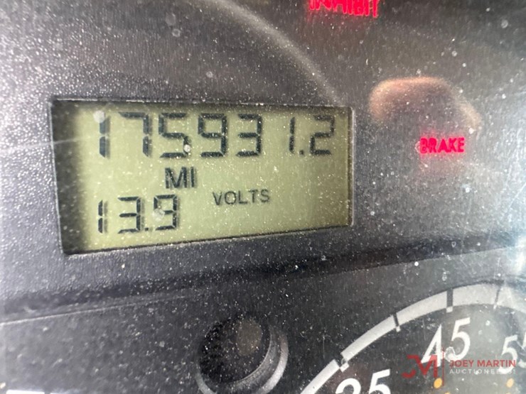 2005-freightliner-business-class-m2-box-truck-image-18