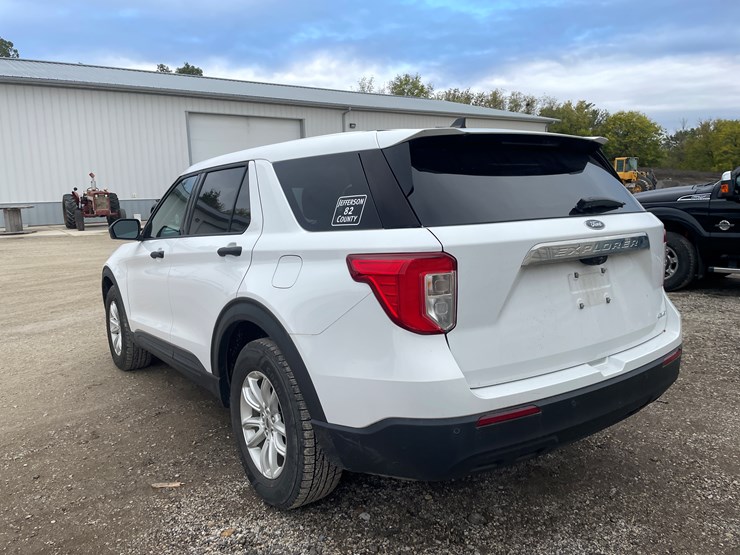 2021-ford-explorer-image-7