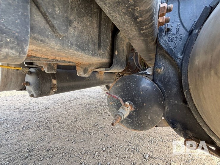 2006-freightliner-day-cab-truck-(gp12099,-unit-802)-image-44