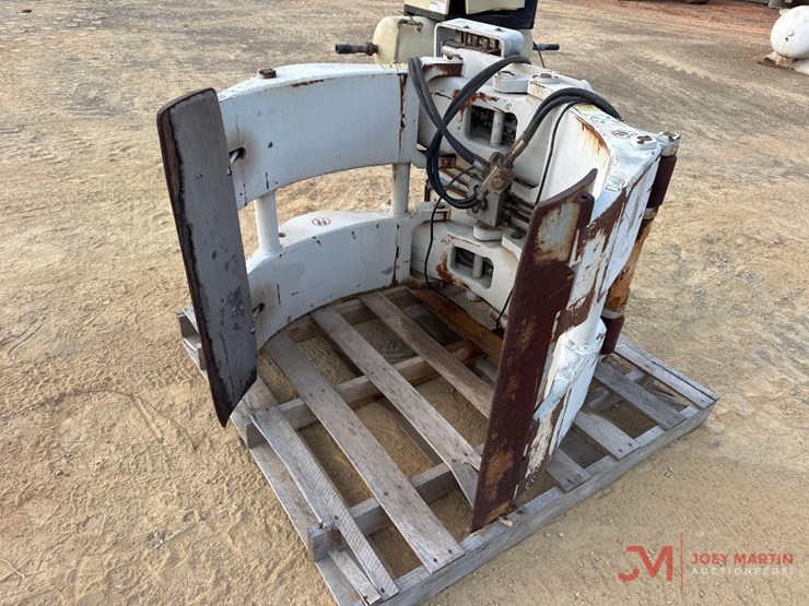 cascade-451-rc-hydraulic-bale-grapple-forklift-attachment-image-4