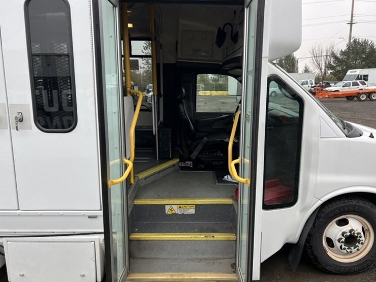2014-chevrolet-express-paratransit-bus-image-21