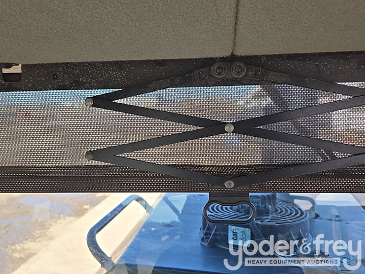 2016-caterpillar-120m2-image-220