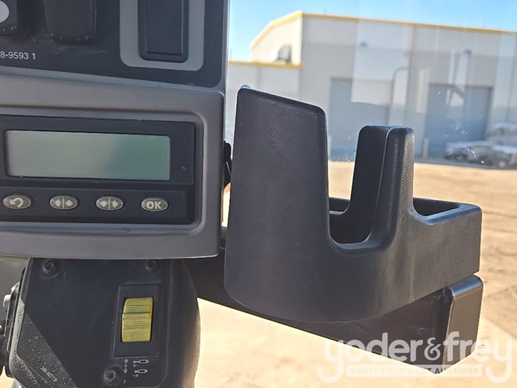 2016-caterpillar-120m2-image-228