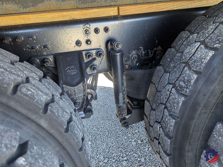 2016-mack-granite-gu713-image-19