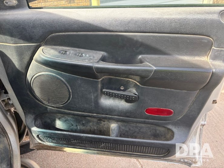 2004-dodge-2500-image-46