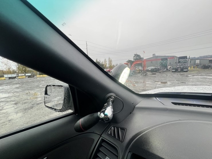 2018-ford-explorer-image-24