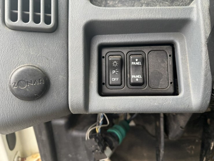 2006-international-7300-image-86